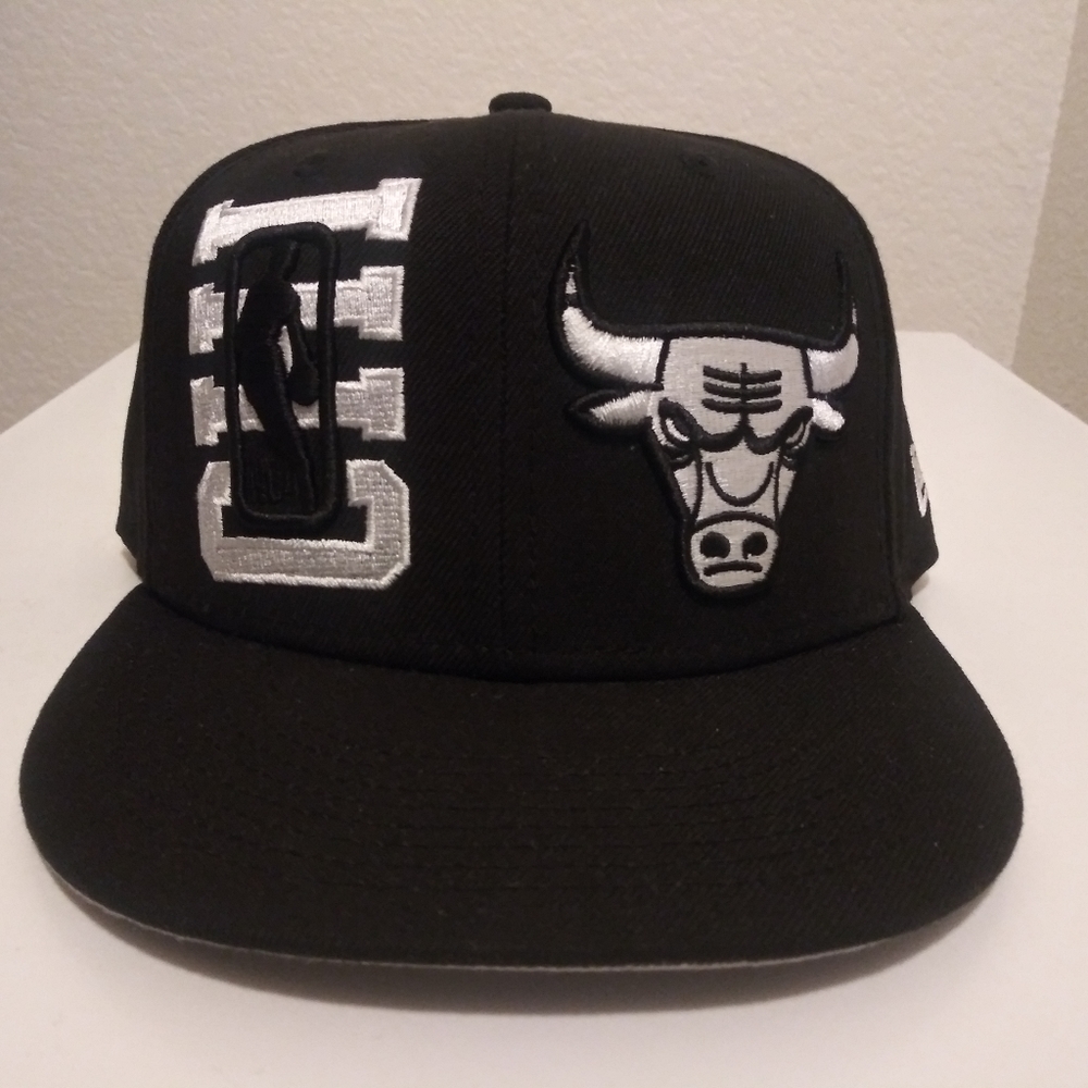 OFFICIAL NBA CHICAGO BULLS FITTED HAT (BRAND NEW)